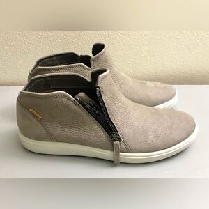 Ecco gorgeous women's sneakers genuine leather for every day/ comfort. Size EU41